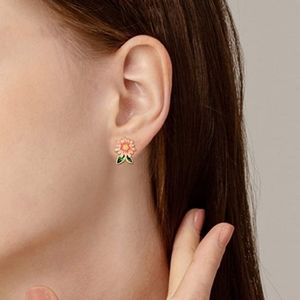 E14 NEW .925 Sterling Daisy Stud Earrings